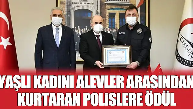 Yaşlı kadını alevler arasından sırtında taşıyarak kurtaran polislere ödül