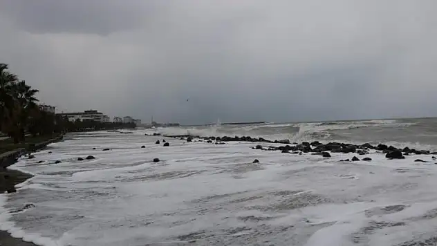 Samsun'da karada tipi, denizde fırtına