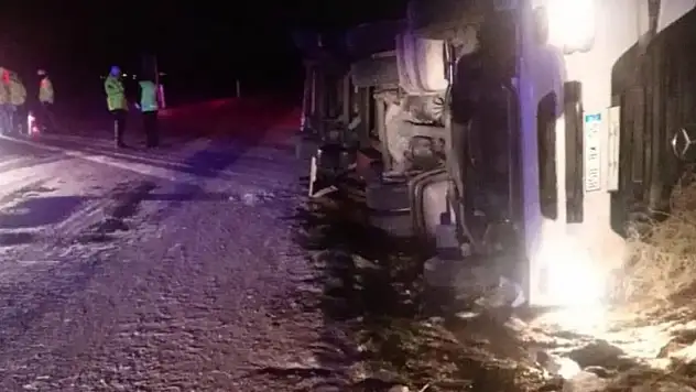 Samsun'da tır devrildi: 1 ölü