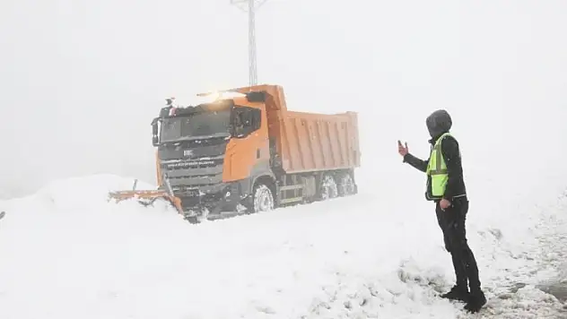 Samsun'da karla mücadele: 109 mahalleden 70'i açıldı