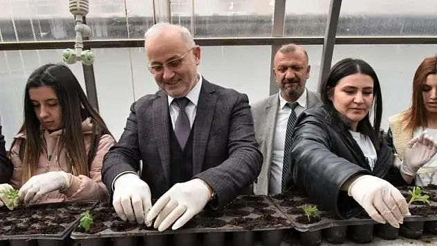 Çiçeklerin geliri kırsal mahalle okullarına