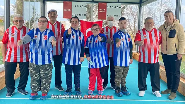 Yaşlılar ve down sendromlu çocukların bocce mücadelesi