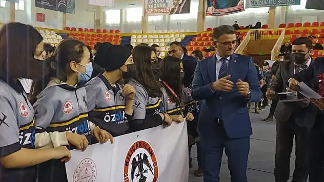 Yenilgisiz kız satranç takımı Türkiye Şampiyonası'na katılacak