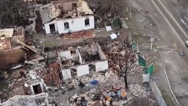 Kiev'e bağlı Andriivka köyünde evler harabeye döndü