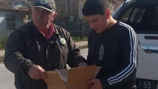 Yaralı halde bulduğu sincabı görevlilere teslim etti