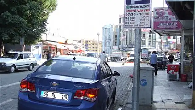 Caddelerdeki 'ücretli otoparka' mahkeme engeli
