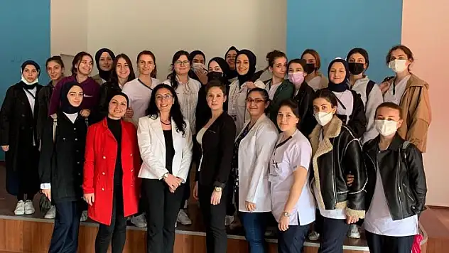 Ebeler haftalarını kutladı