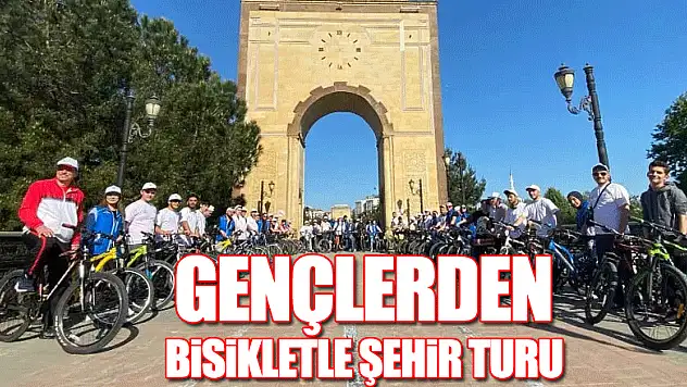 Gençlerden bisikletle şehir turu