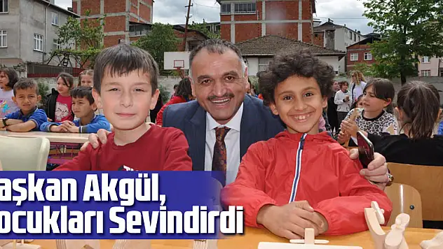 Başkan Akgül, Çocukları Sevindirdi