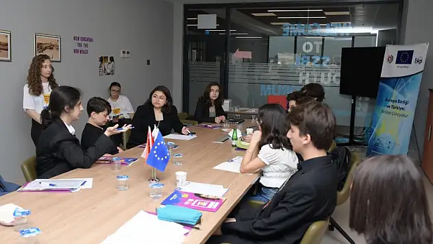 Liseli gençler Gençlik Forumu'nda buluştu