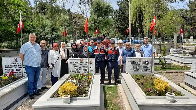 Şehit uzman çavuş kabri başında dualarla anıldı