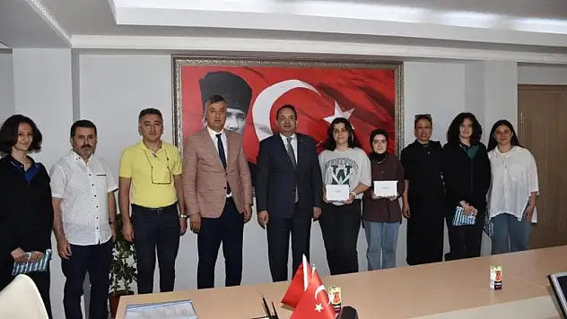 'Ödüllü Kitap Okuma Yarışması' ödül töreni