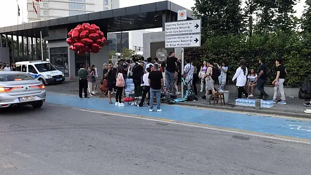 Samsun'da yüzlerce metrelik konser kuyruğu