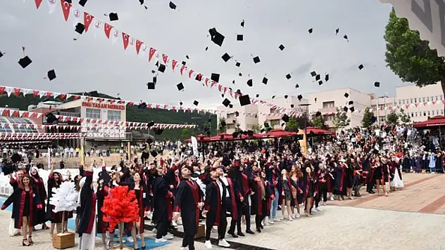 OMÜ İİBF'de çifte mezuniyet heyecanı