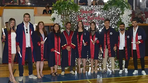 Yaşar Doğu Spor Bilimleri Fakültesi mezunlarını uğurladı