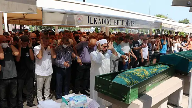 Tanju Çolak'tan babasına son görev