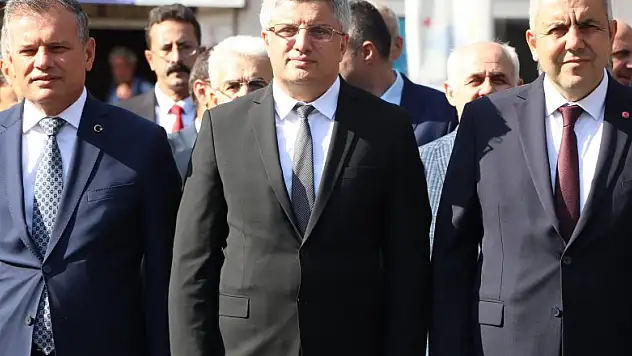 Müdür Ağar: 'İlk defa bu sene öğrencilerimizin sıralarında yardımcı ders kitapları hazır'