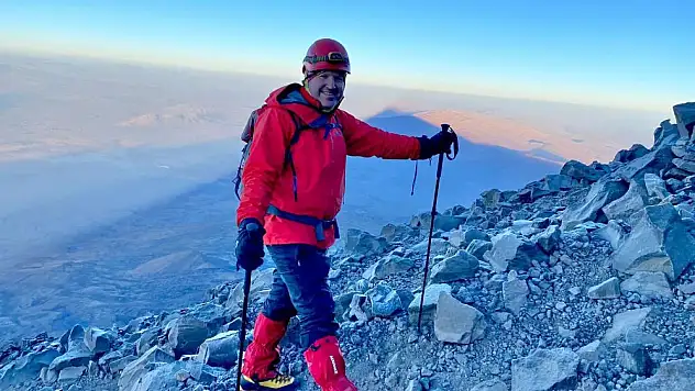 Bafralı dağcı Türkiye'nin zirvesine tırmandı