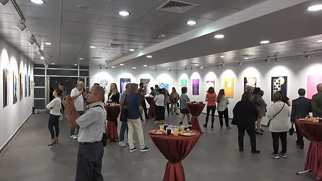 'Empat Bilinç' afiş sergisine yoğun ilgi