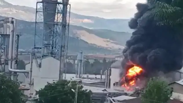 Samsun'da orman ürünleri fabrikasındaki yangın kontrol altına alındı