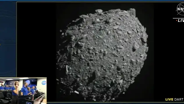 NASA'nın uzay aracı asteroit ile çarpıştı