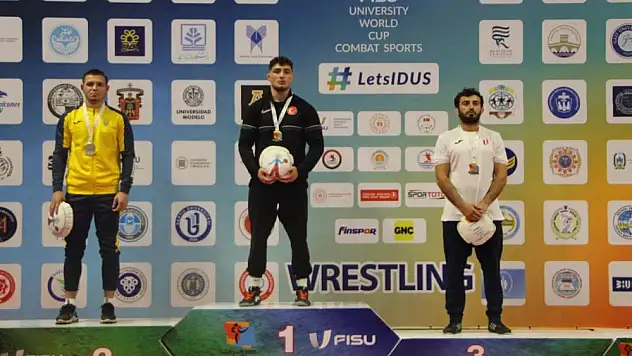 Büyükşehirli güreşçiden tarihi başarı