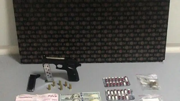 Suç örgütünün firari şüphelisi silah ve uyuşturucuyla yakalandı
