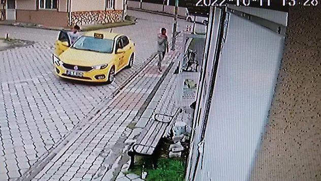 17 yaşındaki çocuğun gasp ettiği taksiye binerken görüntüsü ortaya çıktı