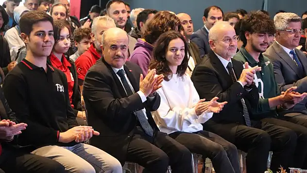 TEKNOFEST KARADENİZ'de dereceye giren öğrencilere başarı belgesi
