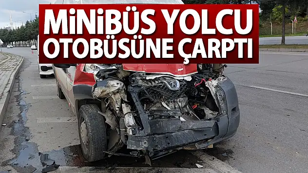 Minibüs yolcu otobüsüne çarptı: 1 yaralı