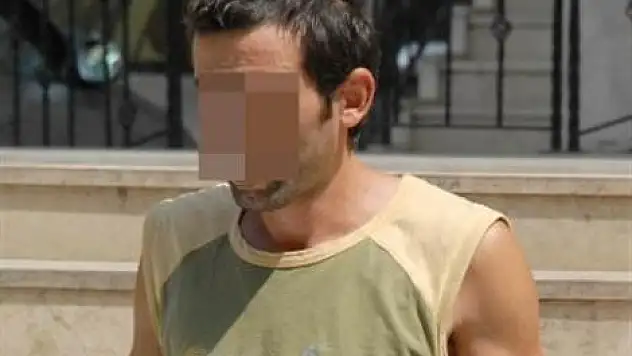 Üvey annesini av tüfeğiyle kovaladı