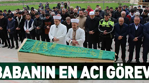 İmam babanın en acı görevi: Öldürülen üniversite öğrencisi oğlunun cenaze namazını kıldırdı