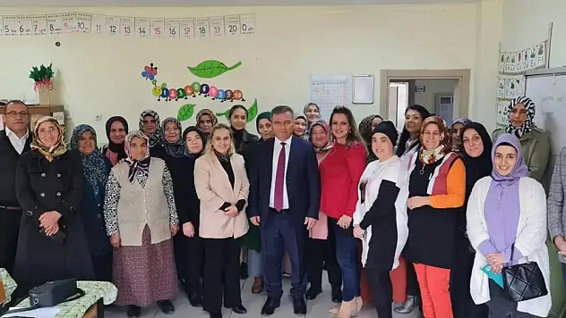 Pandeminin getirdiği olumsuzlukları öğretmen, veli ve öğrenci iş birliği ile aşıyorlar