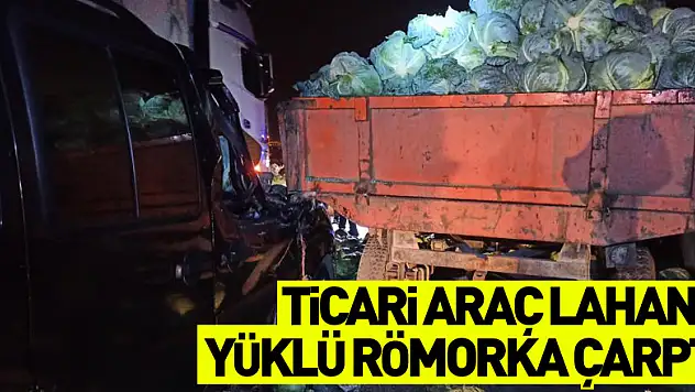 Hafif ticari araç lahana yüklü römorka çarptı: 2 yaralı