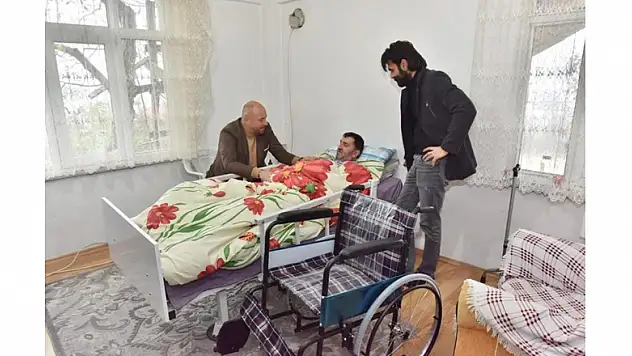 Başkan Togar'dan engellilere tekerlekli sandalye teslimi