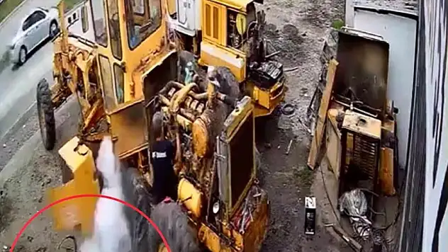 Greyderin lastiğinin patlaması kamerada