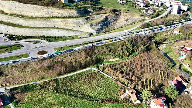 Rusya ile gemi trafiği yavaşladı, tırlar Samsun'da yığıldı