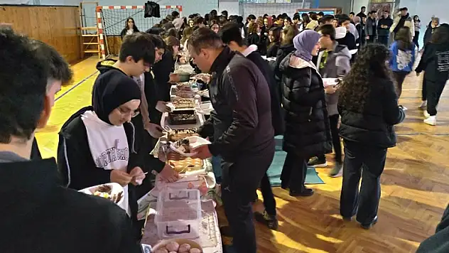 Öğrencilerden örnek davranış