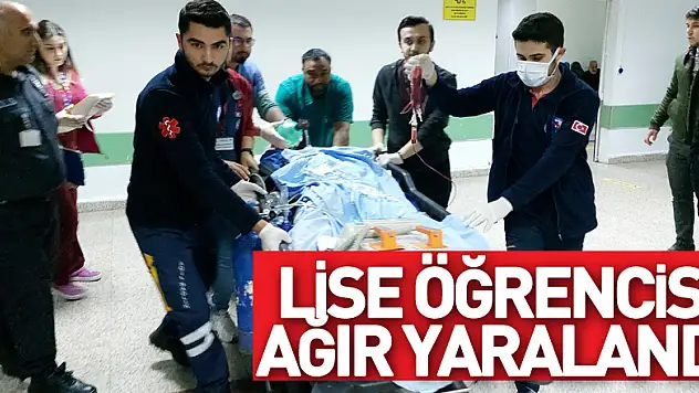 Okul yolunda motosikleti devrilen lise öğrencisi başka aracın çarpması sonucu ağır yaralandı