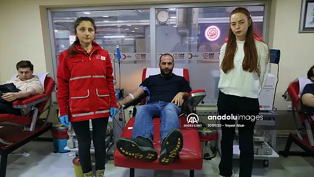 Samsunlular depremzedeler için Kızılay'a kan bağışında bulundu