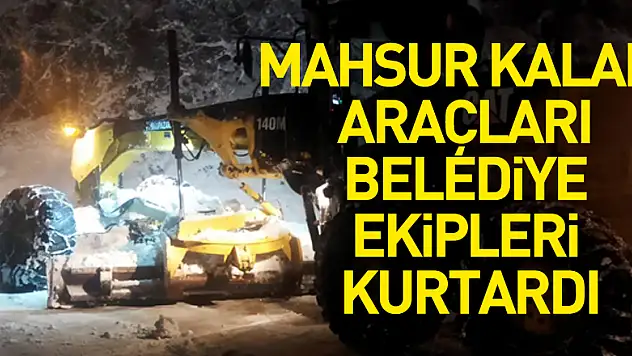 Mahsur kalan araçları belediye ekipleri kurtardı