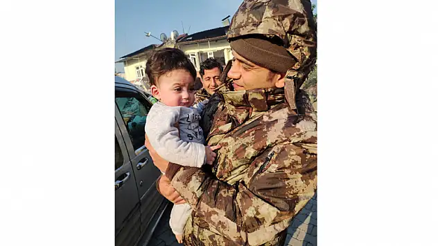 Asaf Bebek ve annesi PAK ekiplerinin yoğun çabaları sonucu kurtarıldı