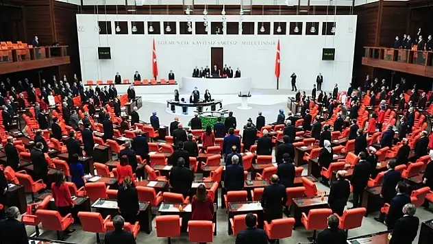 Emeklilikte Yaşa Takılanlar yasa teklifi TBMM'de kabul edildi