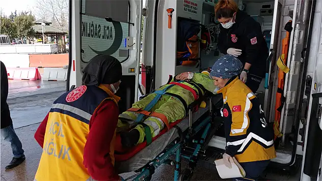 Çalıştığı beton mikserinin üzerinden düşen işçi yaralandı