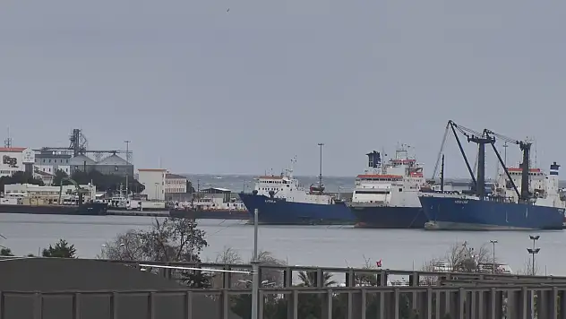50'ye yakın gemi sıra bekliyor