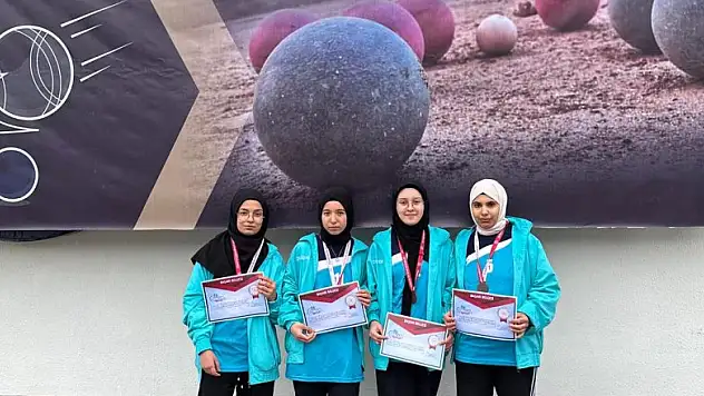Alaçam Şehit Kara Anadolu İmam Hatip Lisesi öğrencileri Bocce'de üçüncülük elde etti