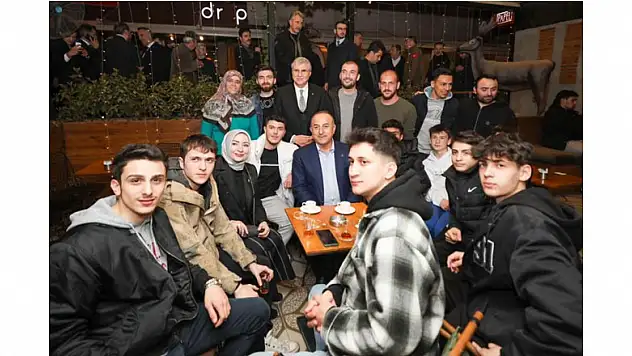 Bakan Çavuşoğlu depremzede ailelerle bir araya geldi