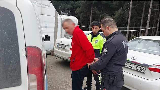 Karısını bıçakla ağır yaralayan koca kaçarken yakalandı