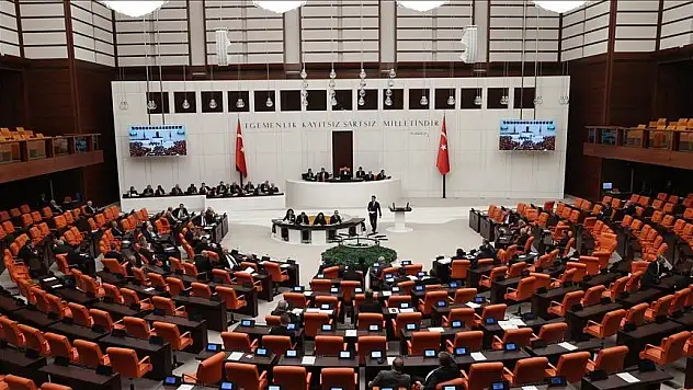 Meclis, OSB'ler ve enerji alanı ile sağlık alanında düzenlemeler içeren kanun teklifini yasalaştırmak için mesai yapacak