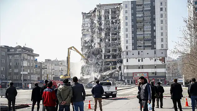 Depremden etkilenen 6 ilde bazı yerleşim yerleri 'Genel Hayata Etkili Afet Bölgesi' kabul edildi